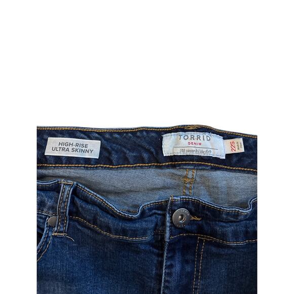 Torrid Jeans Womens Sz 22S Blue High Rise Ultra Skinny Stretch Distressed Ripped - Picture 4 of 10
